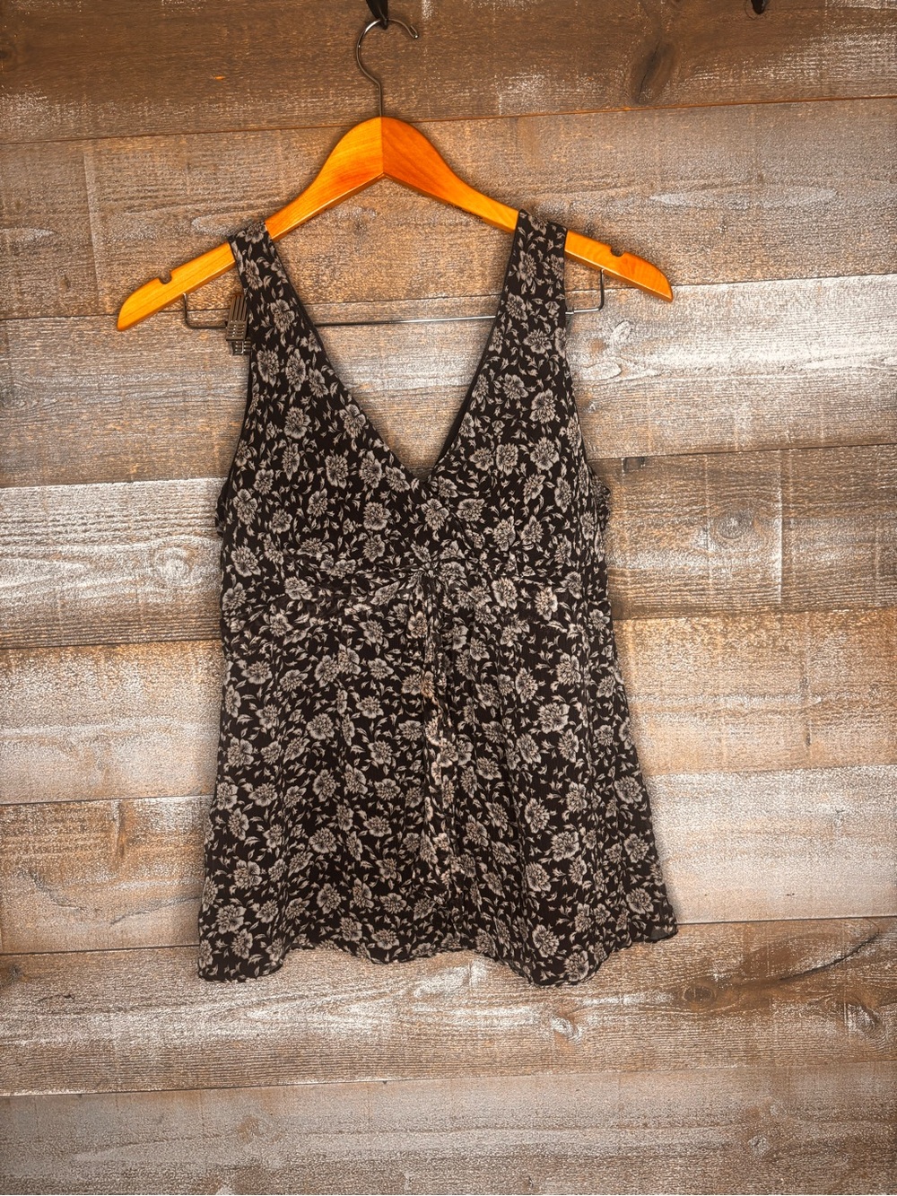 100% silk Black printed Floral V-Neck Women’s Tank Top small